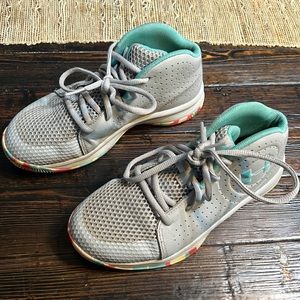 Girls under armour basketball sneakers size 2.5